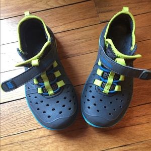 Like new kids stride ride wet/dry shoes